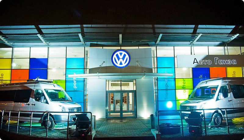 Праздничное оформление салона Volkswagen